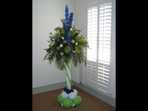 flower arrangement balloon pedestal